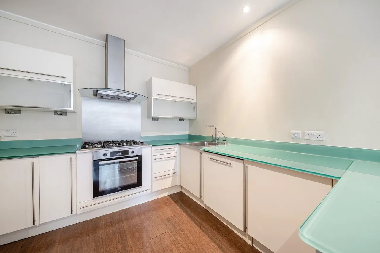 Upper Richmond Road, Putney, London, SW15, photo 2