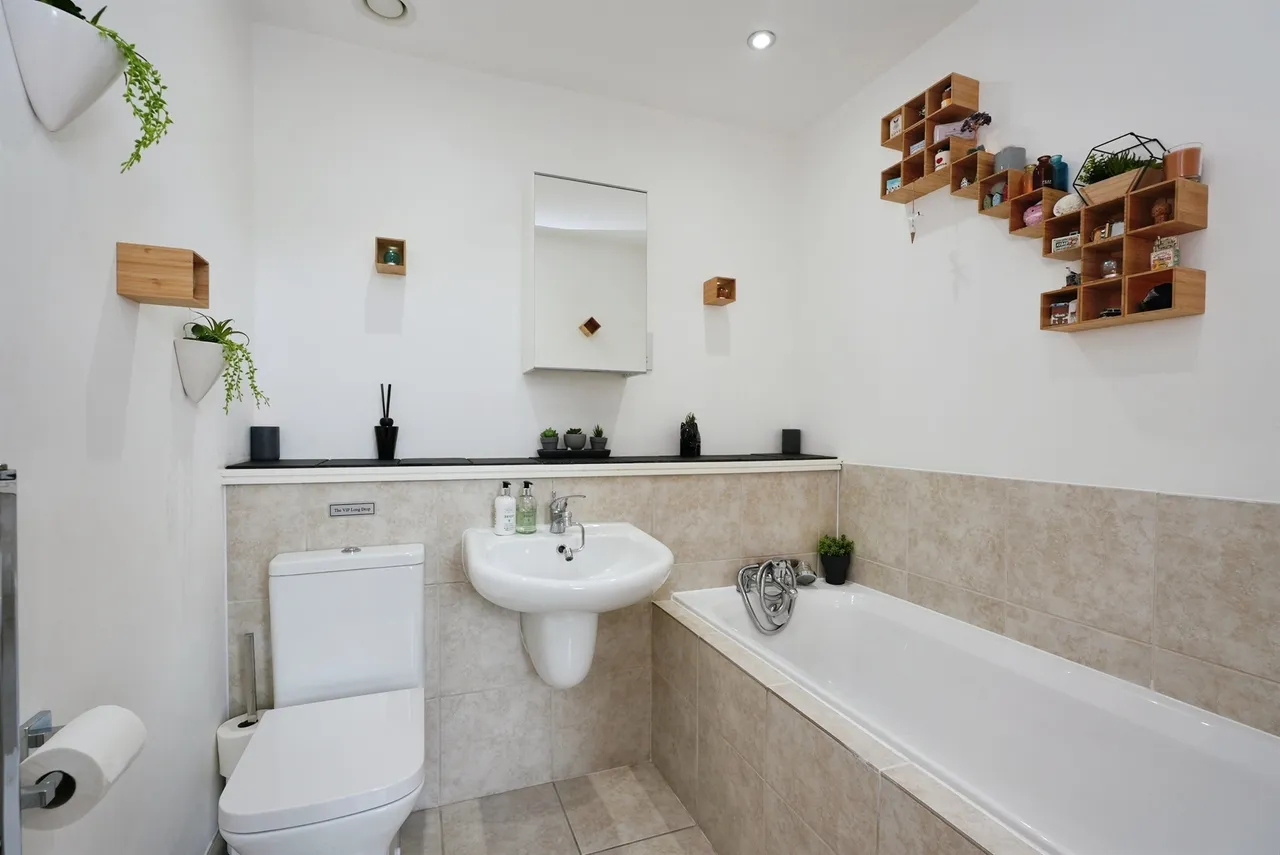Dewsbury Road, Elland, HX5, photo 10