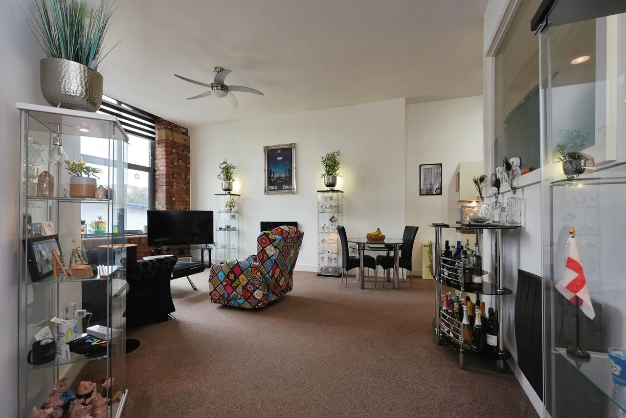 Dewsbury Road, Elland, HX5, photo 8