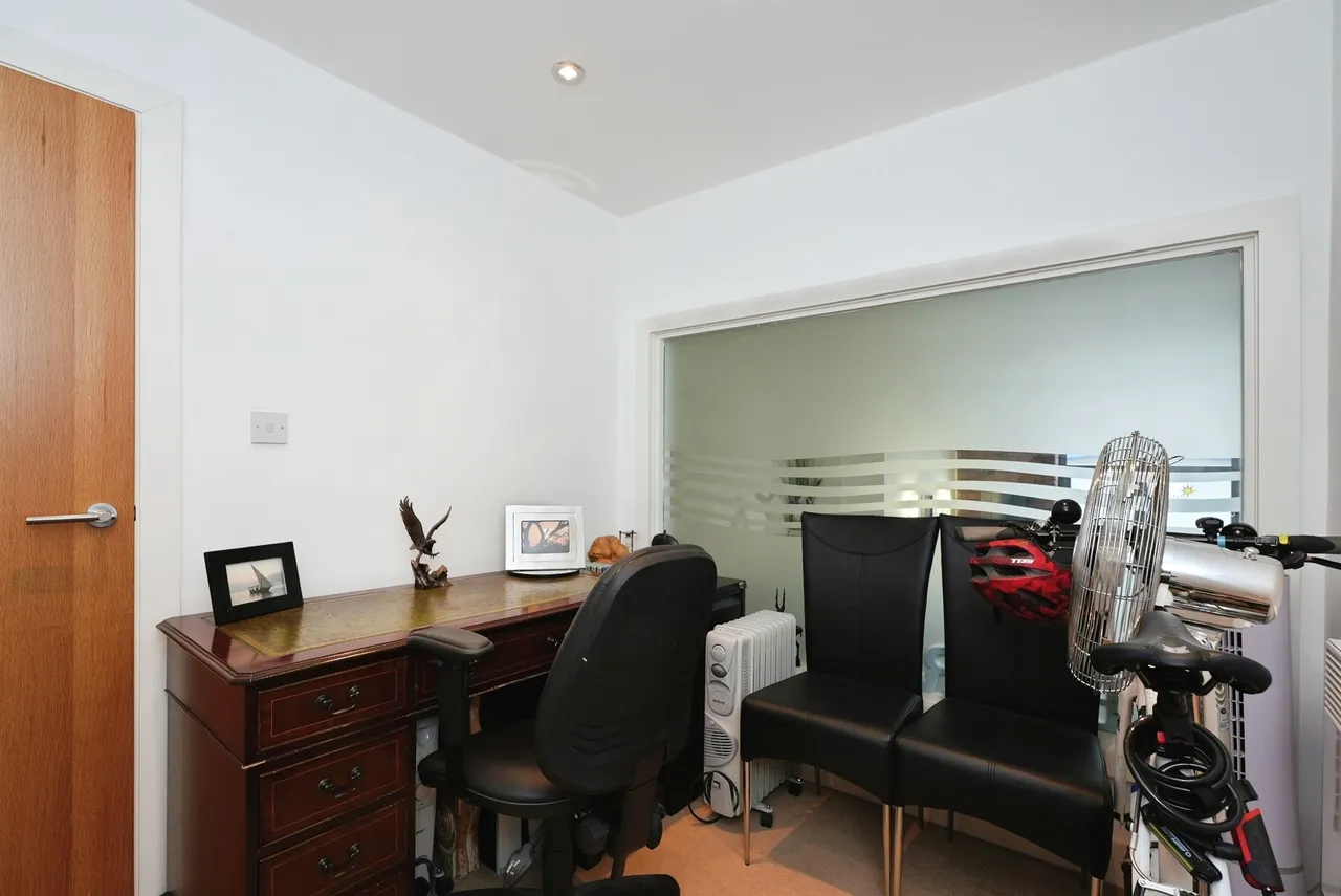 Dewsbury Road, Elland, HX5, photo 12