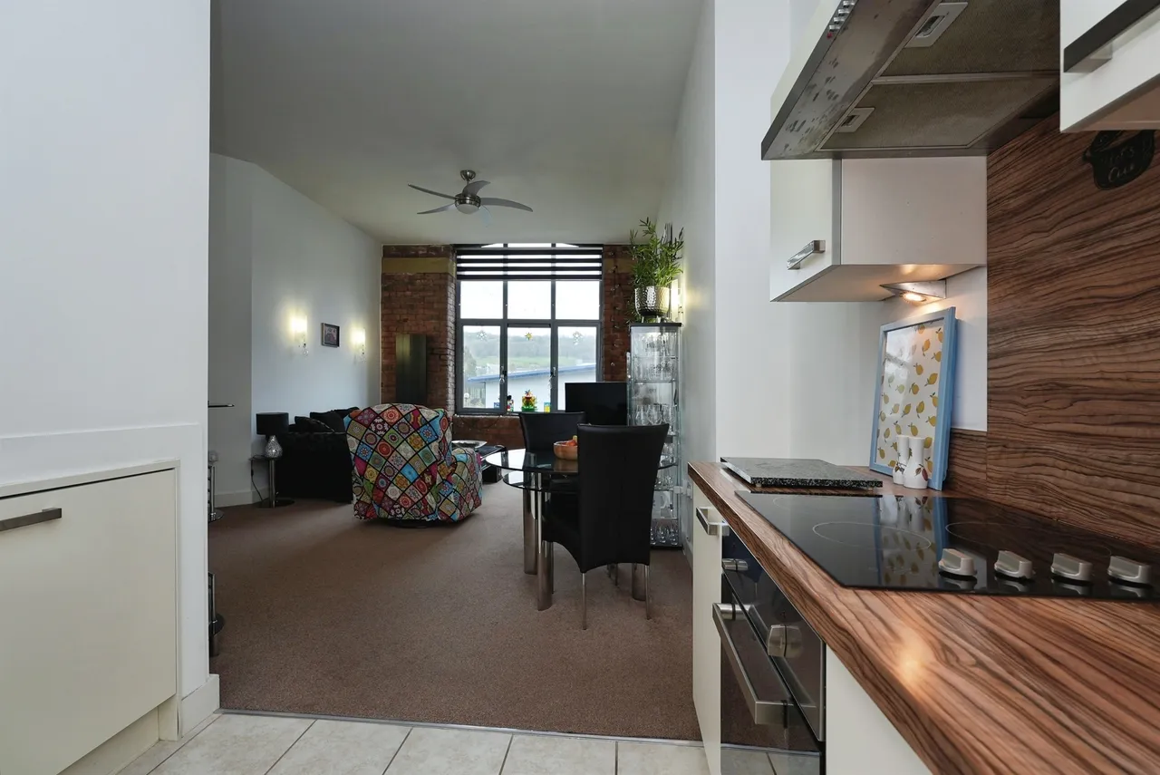 Dewsbury Road, Elland, HX5, photo 16