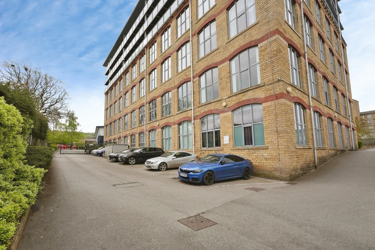 Dewsbury Road, Elland, HX5, photo 4