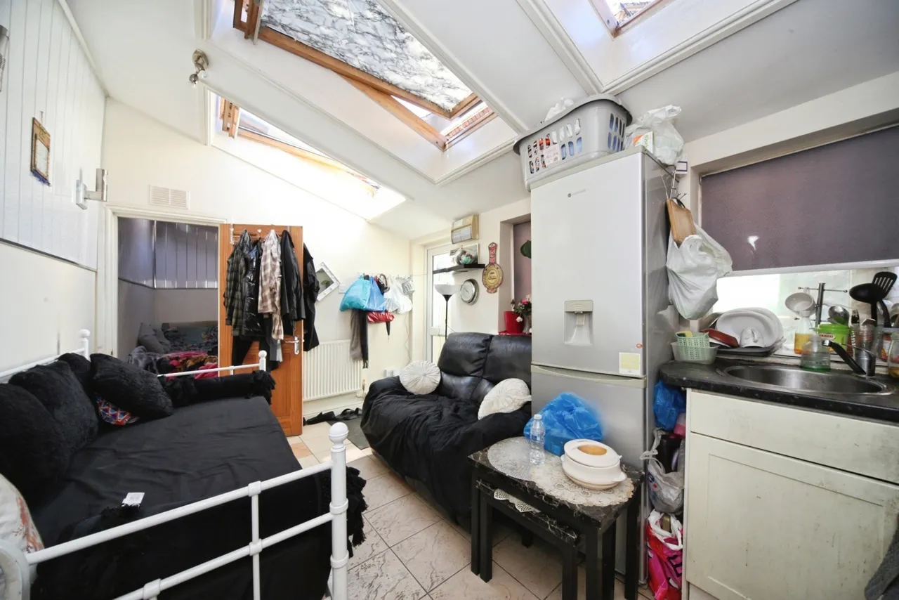 Wellington Street, Luton, Bedfordshire, LU1, photo 5