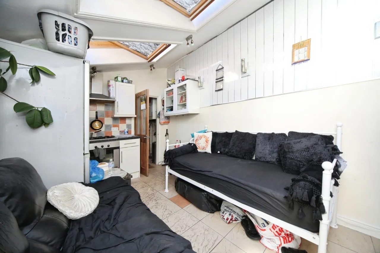 Wellington Street, Luton, Bedfordshire, LU1, photo 3