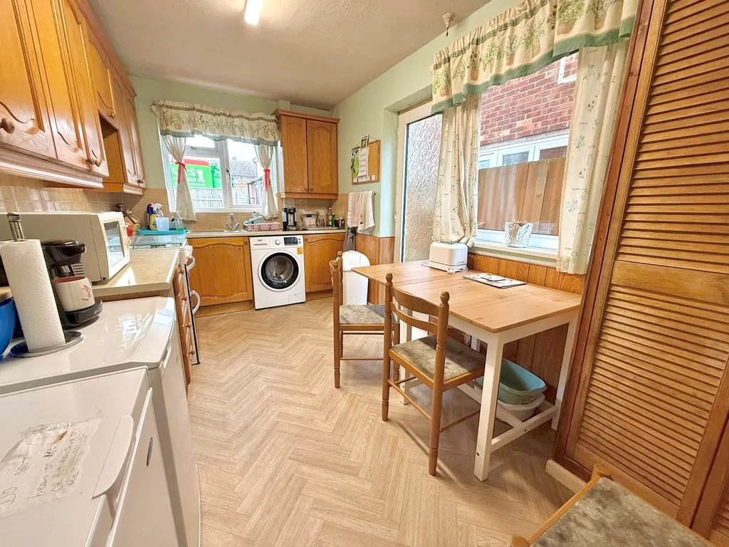 Pastures Way, Luton LU4 0PE, photo 4