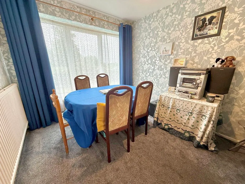 Pastures Way, Luton LU4 0PE, photo 9
