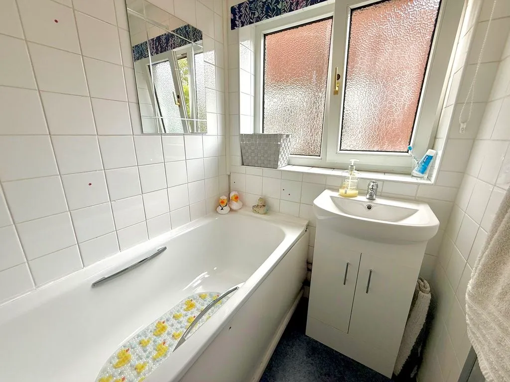Pastures Way, Luton LU4 0PE, photo 11