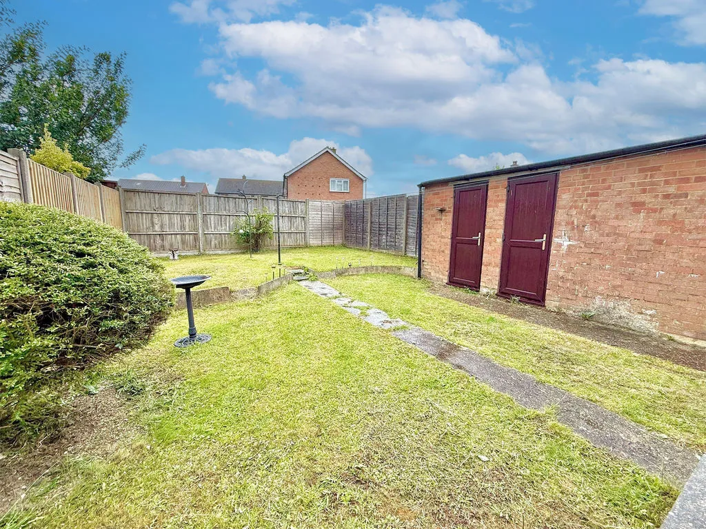 Pastures Way, Luton LU4 0PE, photo 16