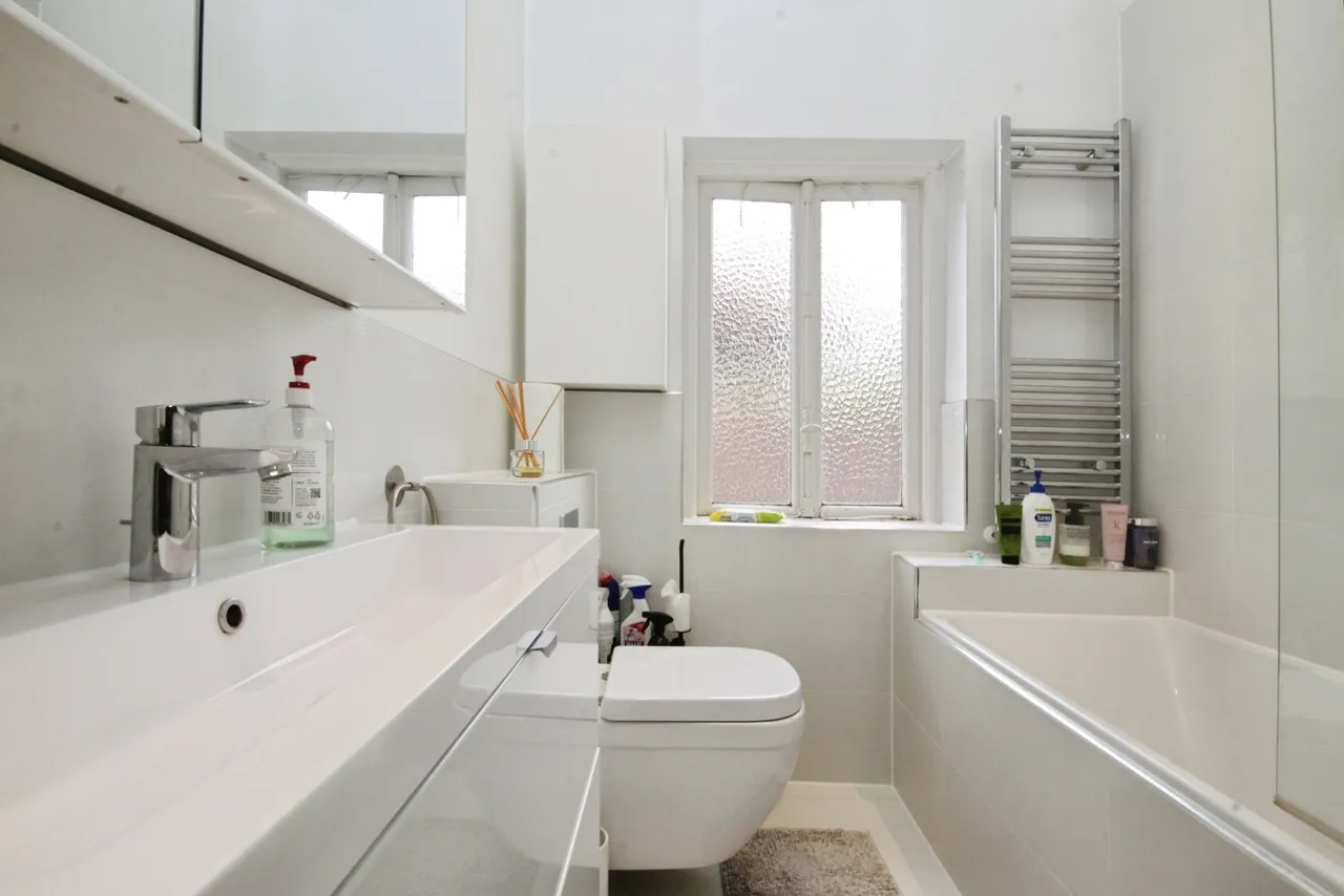 Coopers Hill Lane, Englefield Green, TW20, photo 6