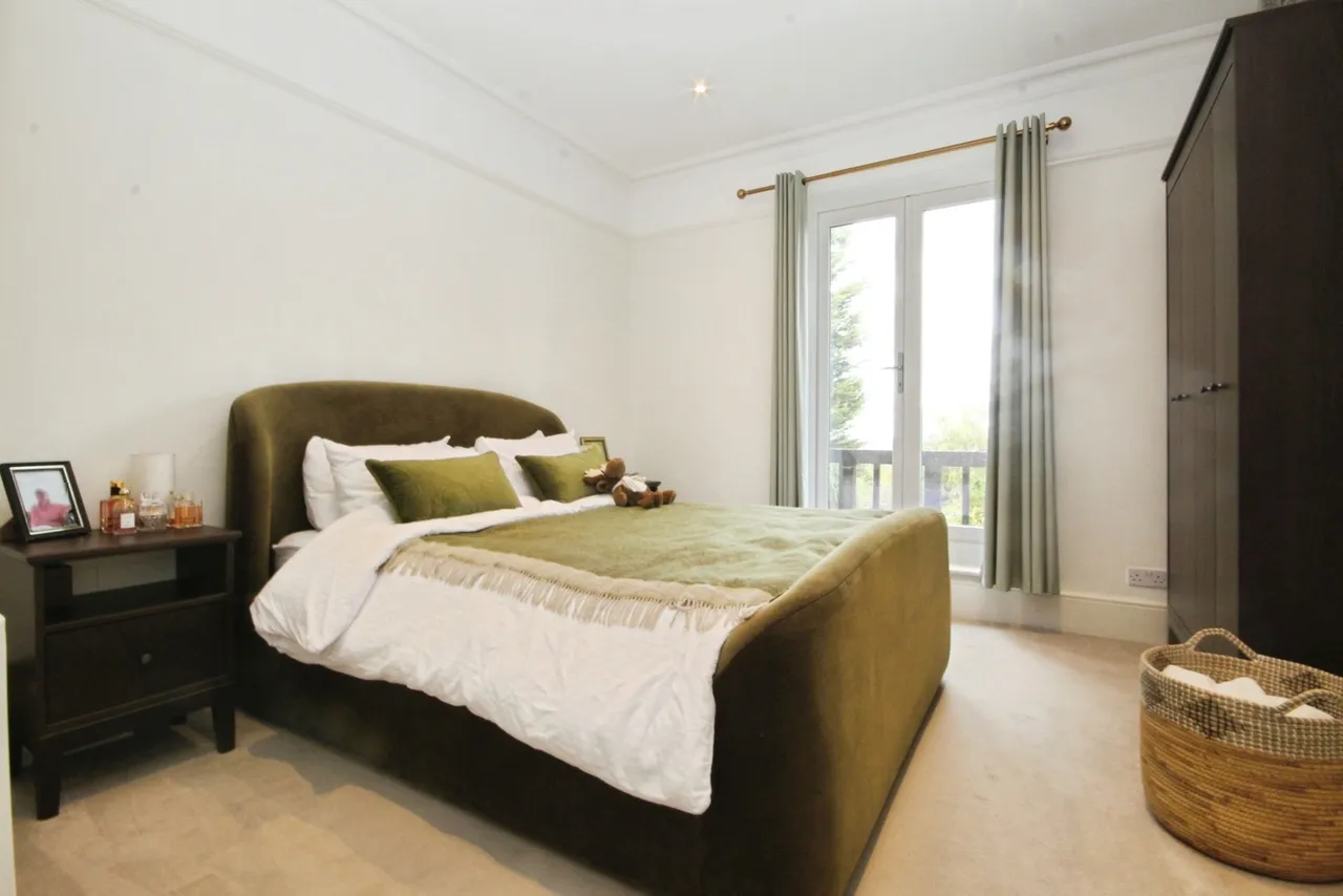 Coopers Hill Lane, Englefield Green, TW20, photo 5