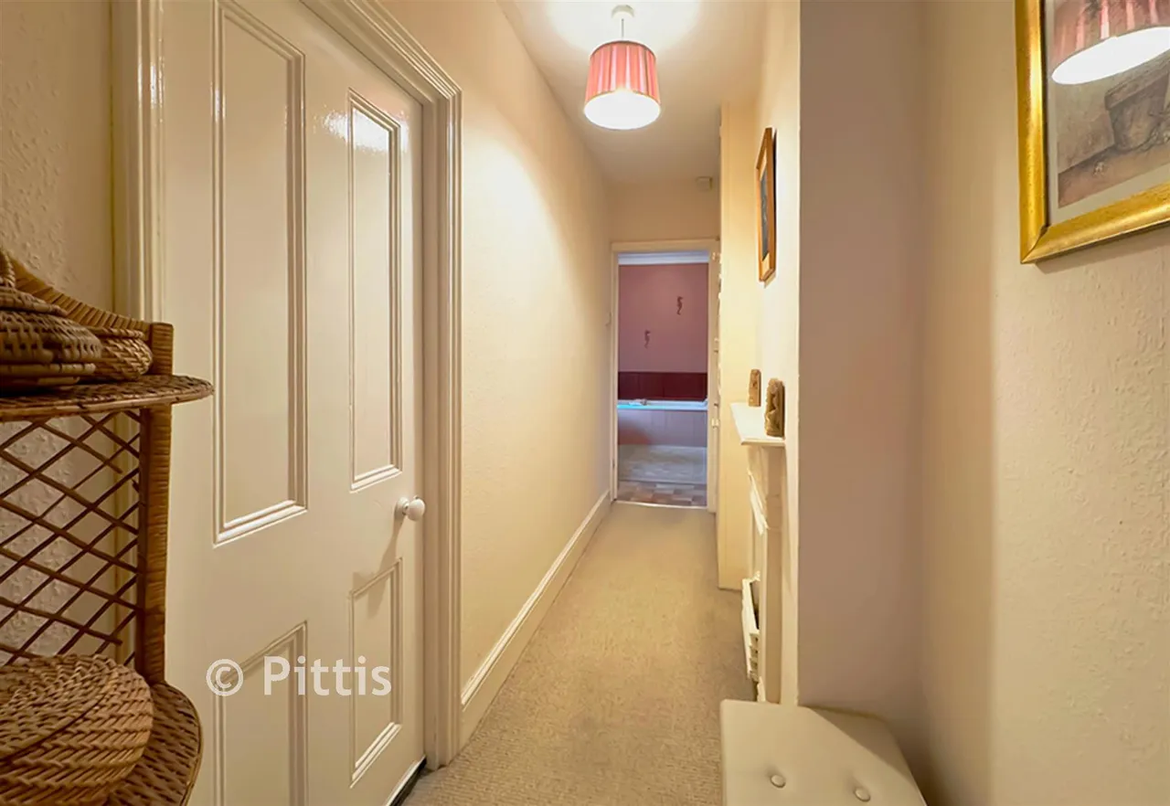 Manor Road, Wroxall, PO38, photo 6