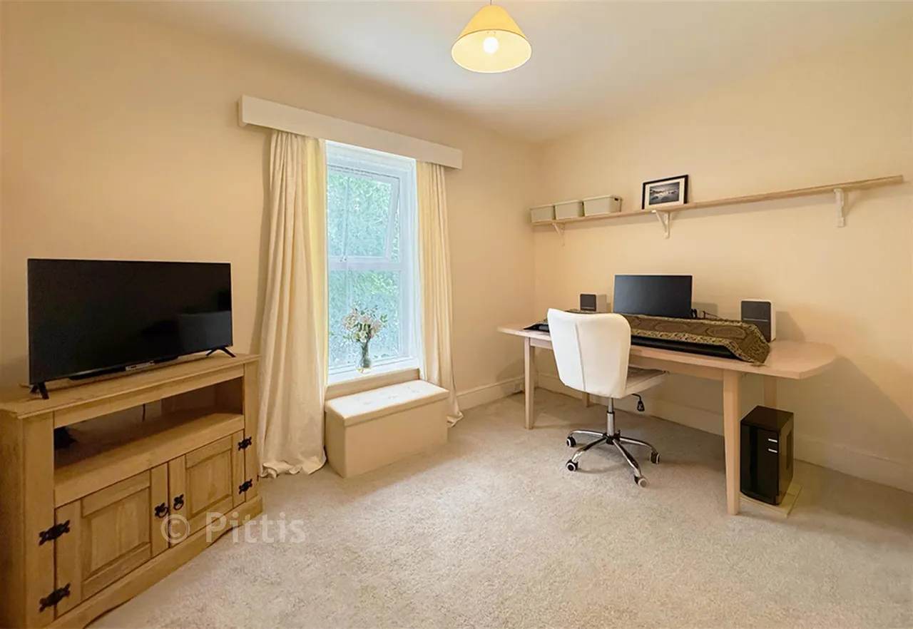 Manor Road, Wroxall, PO38, photo 8
