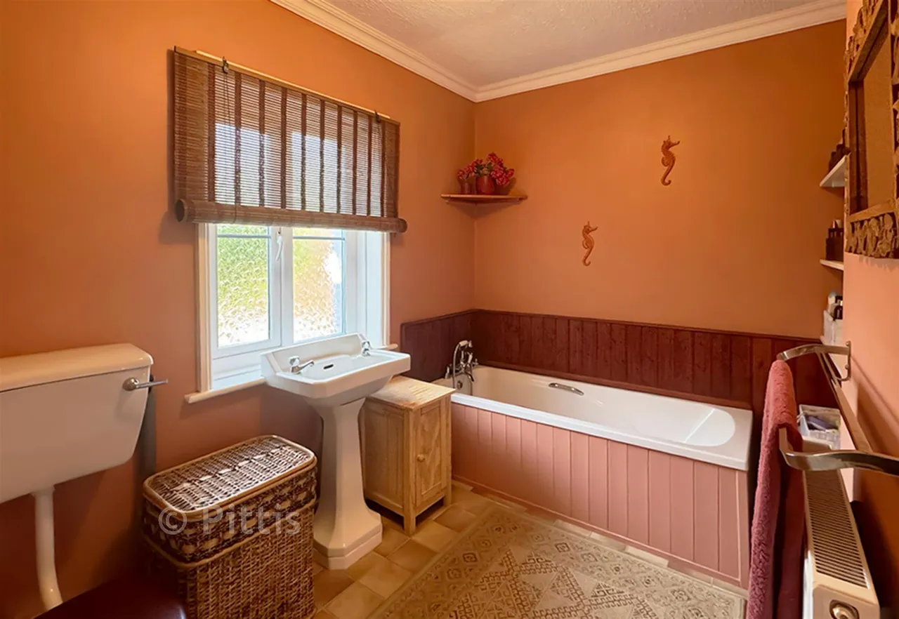 Manor Road, Wroxall, PO38, photo 9