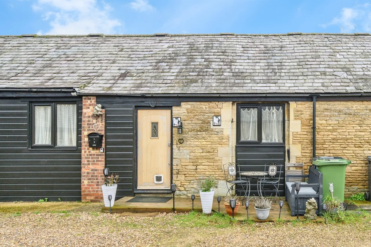 2 bed house for sale — Church Park, Wittering, Peterborough