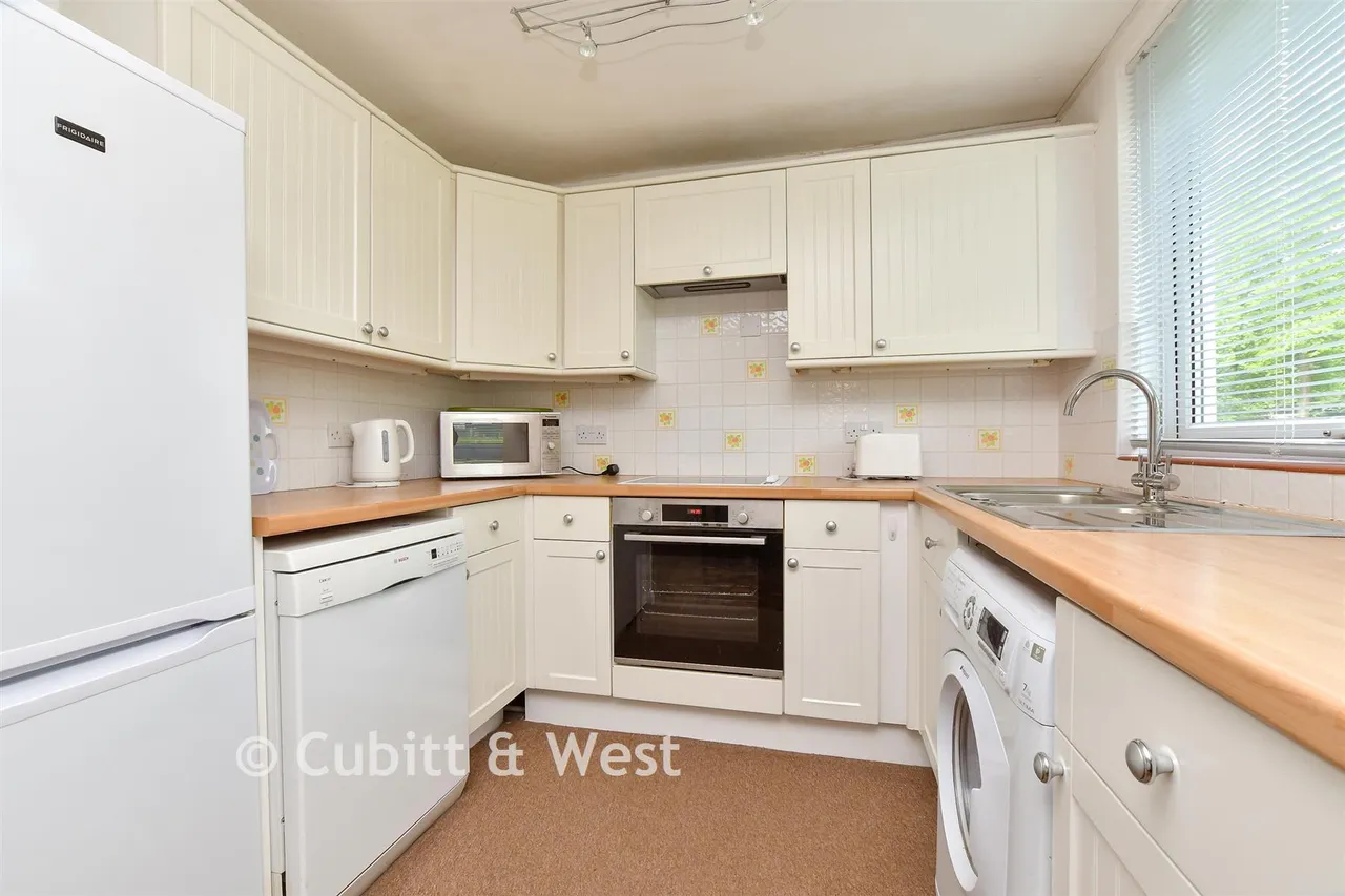 Basinghall Gardens, Sutton, SM2, photo 3