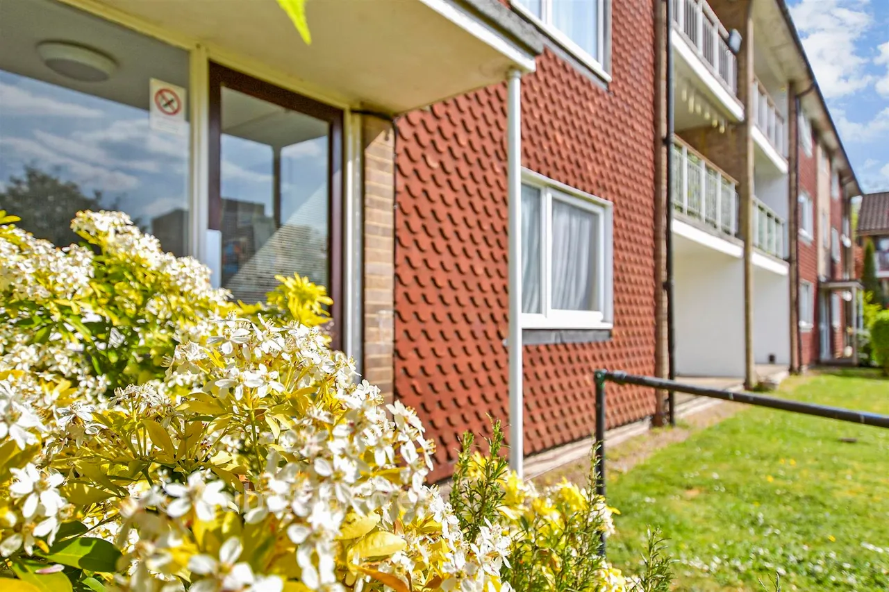 Basinghall Gardens, Sutton, SM2, photo 13