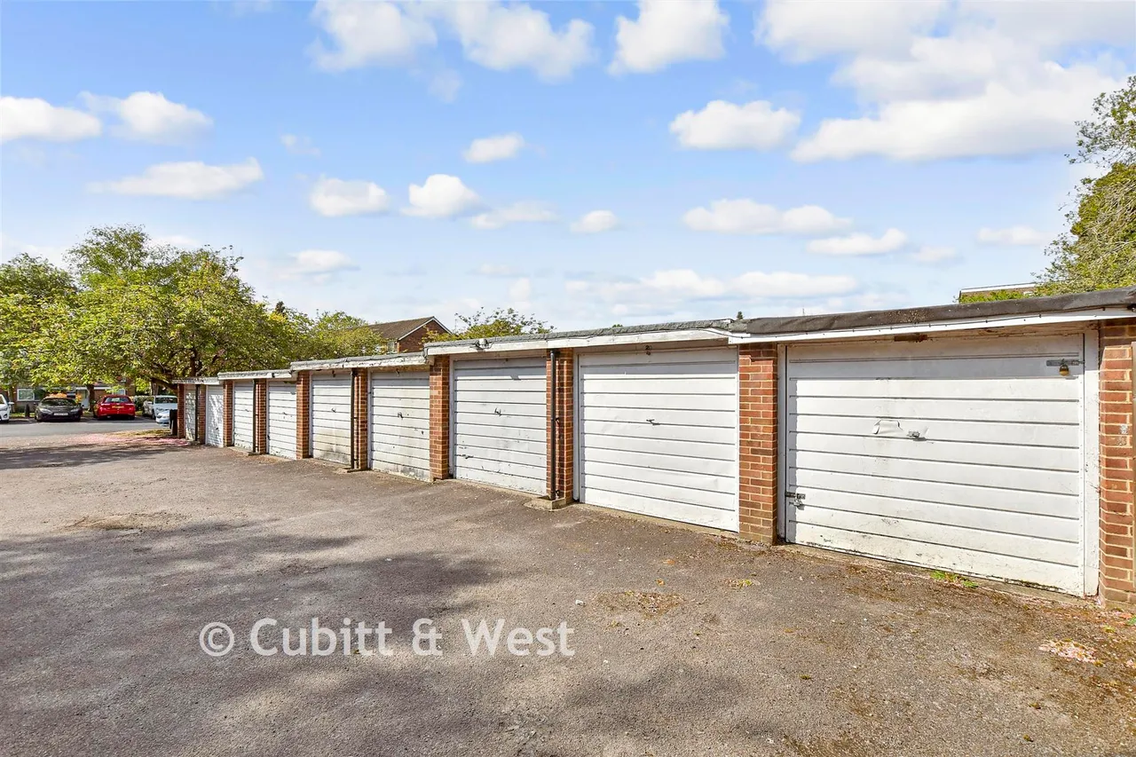 Basinghall Gardens, Sutton, SM2, photo 15