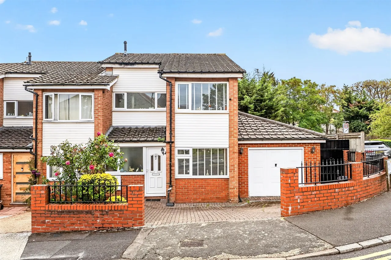 4 bed house for sale, Gavina Close, Morden, SM4