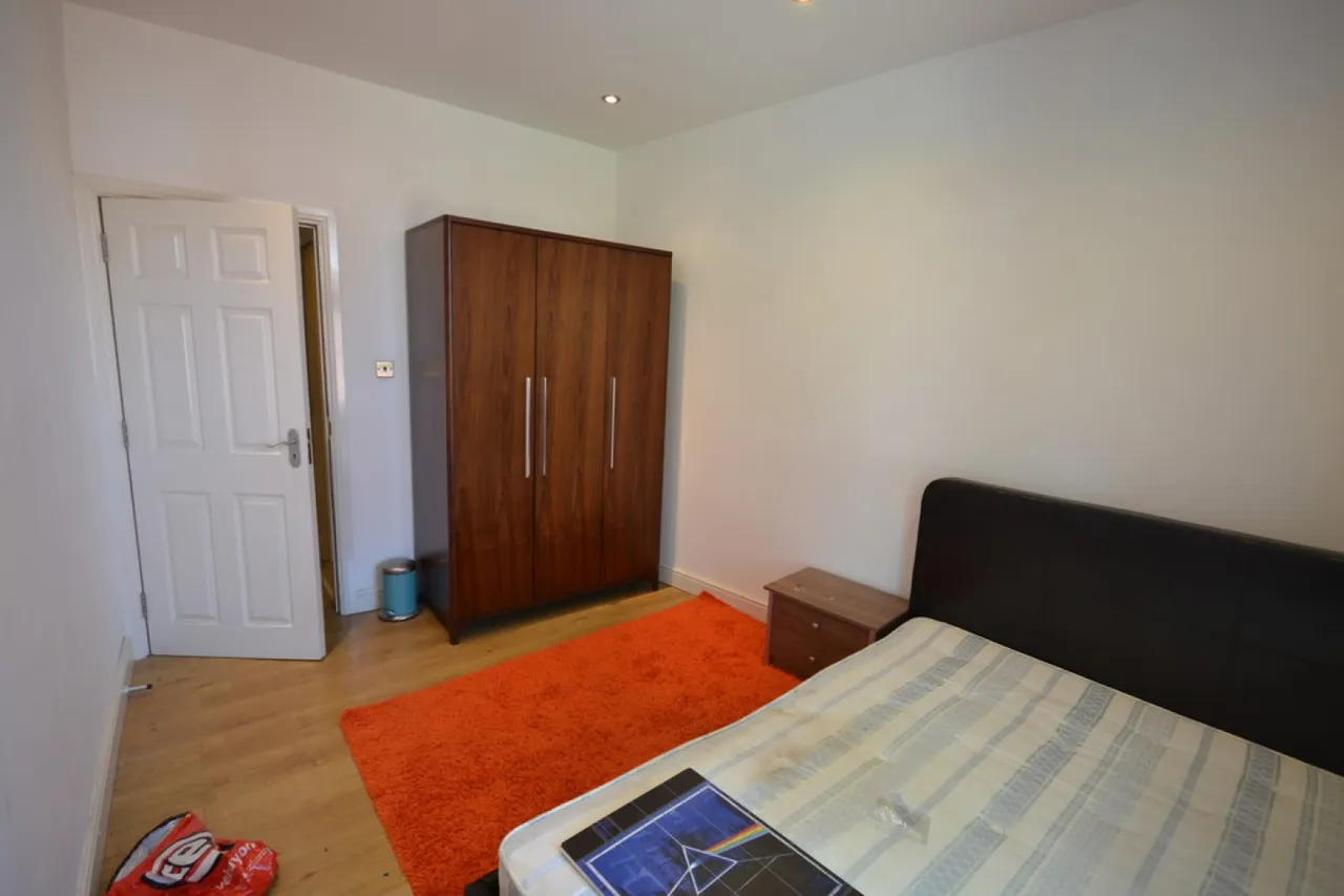 St James Road , Off London Road, photo 7
