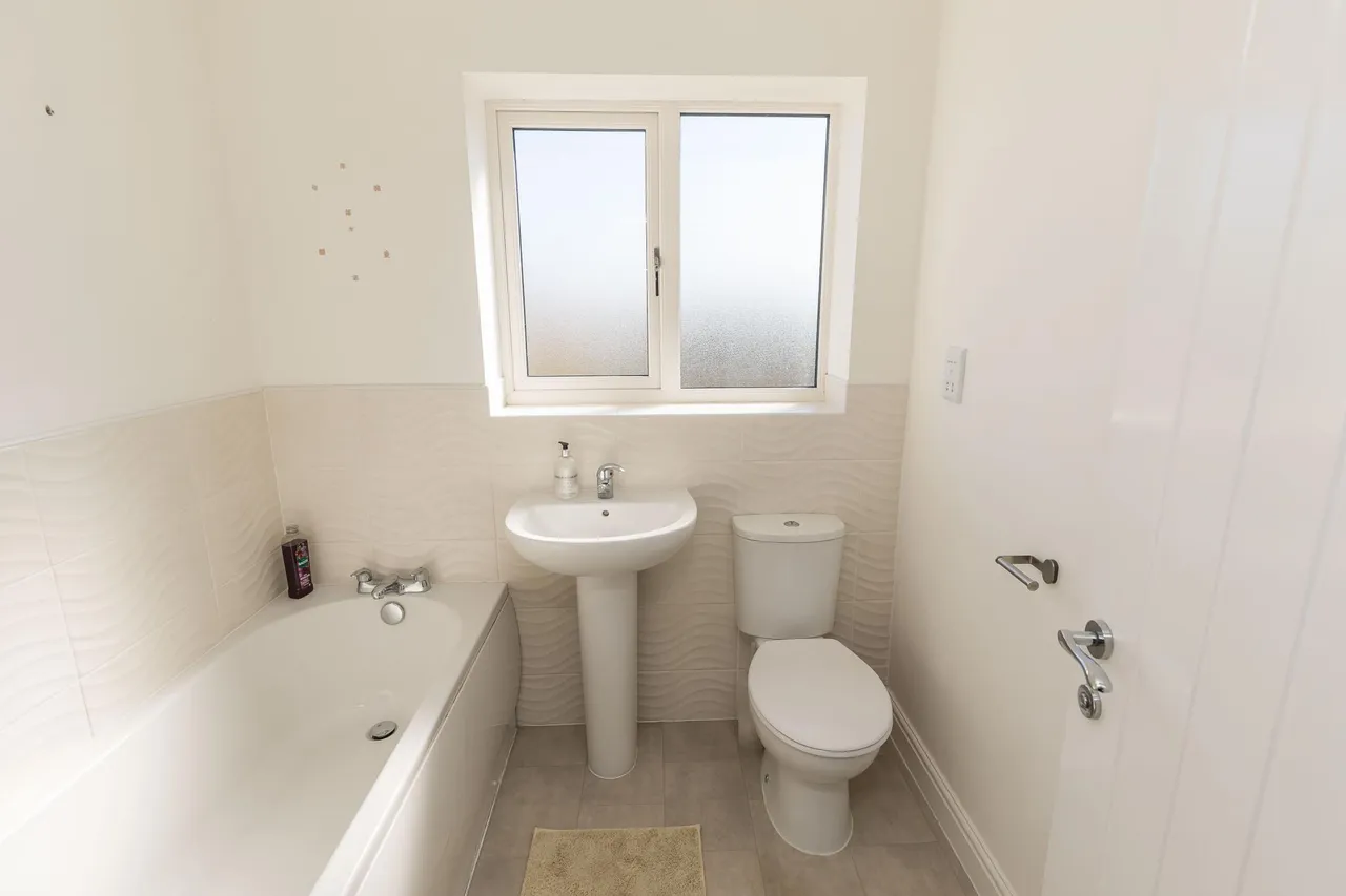 Greenfield Park, Saltney, CH4, photo 16