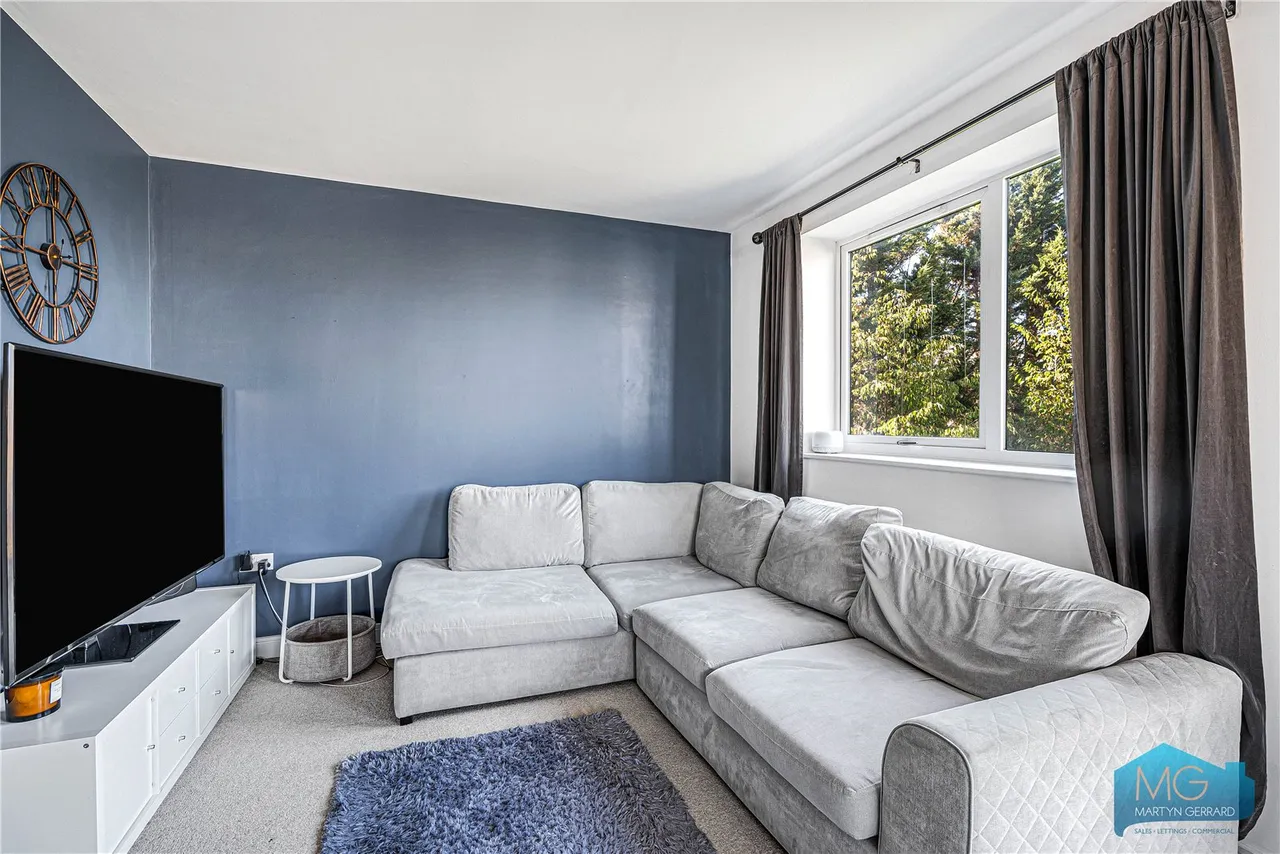 Well Grove, London, N20, photo 6