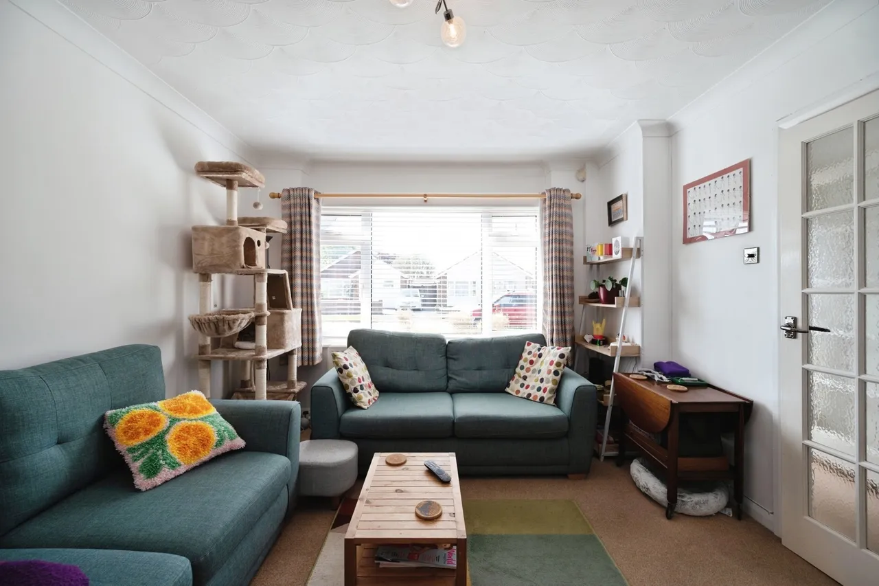 Oakwood Road, Hayling Island, PO11, photo 3