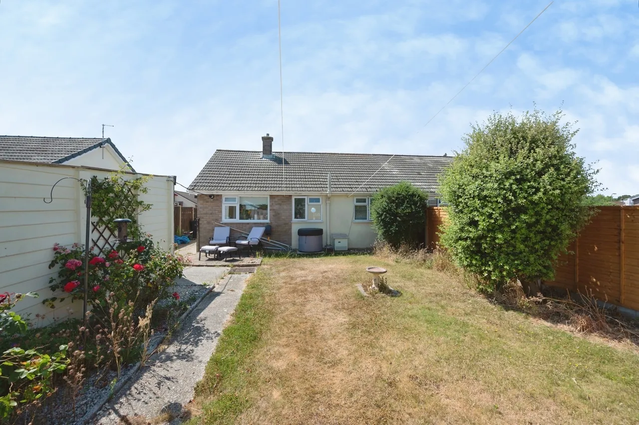 Oakwood Road, Hayling Island, PO11, photo 6
