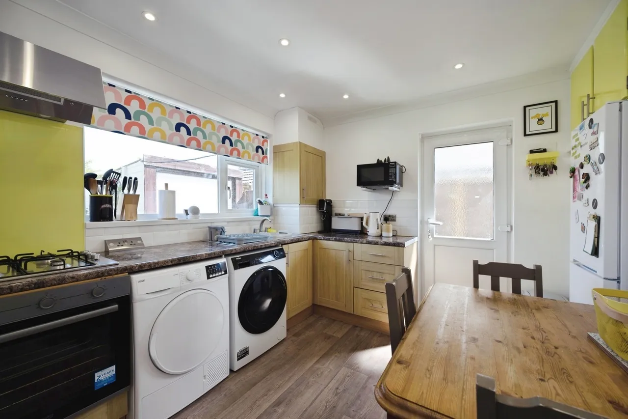 Oakwood Road, Hayling Island, PO11, photo 4