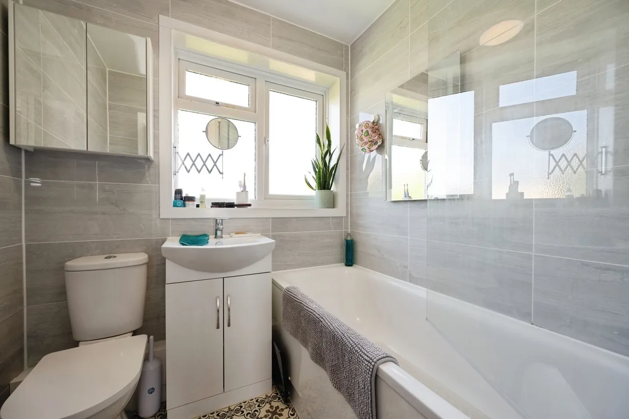 Oakwood Road, Hayling Island, PO11, photo 9