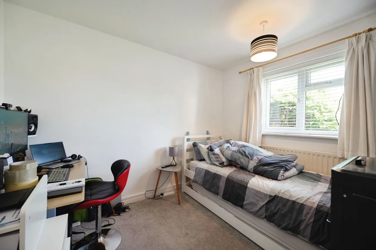 Oakwood Road, Hayling Island, PO11, photo 8