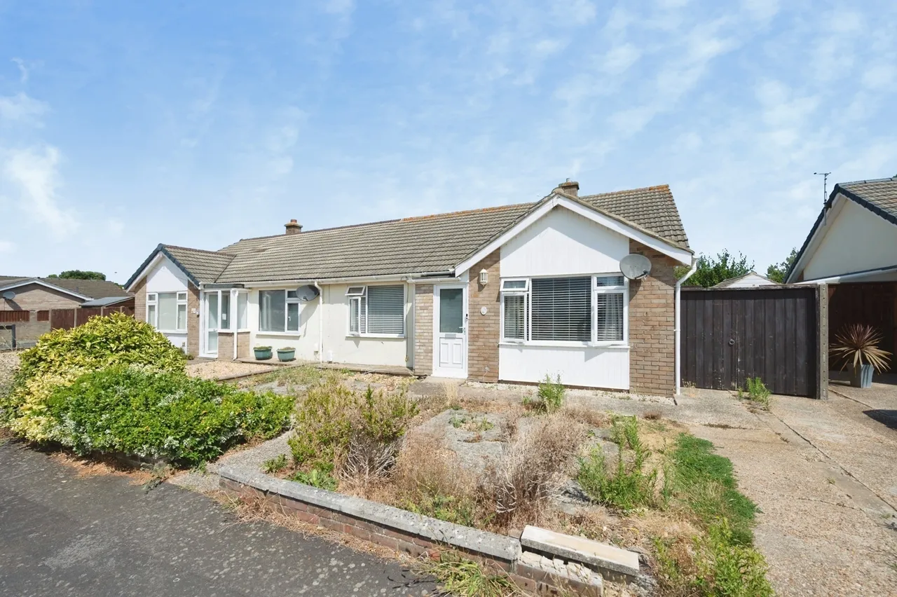 2 bed house for sale, Oakwood Road, Hayling Island, PO11
