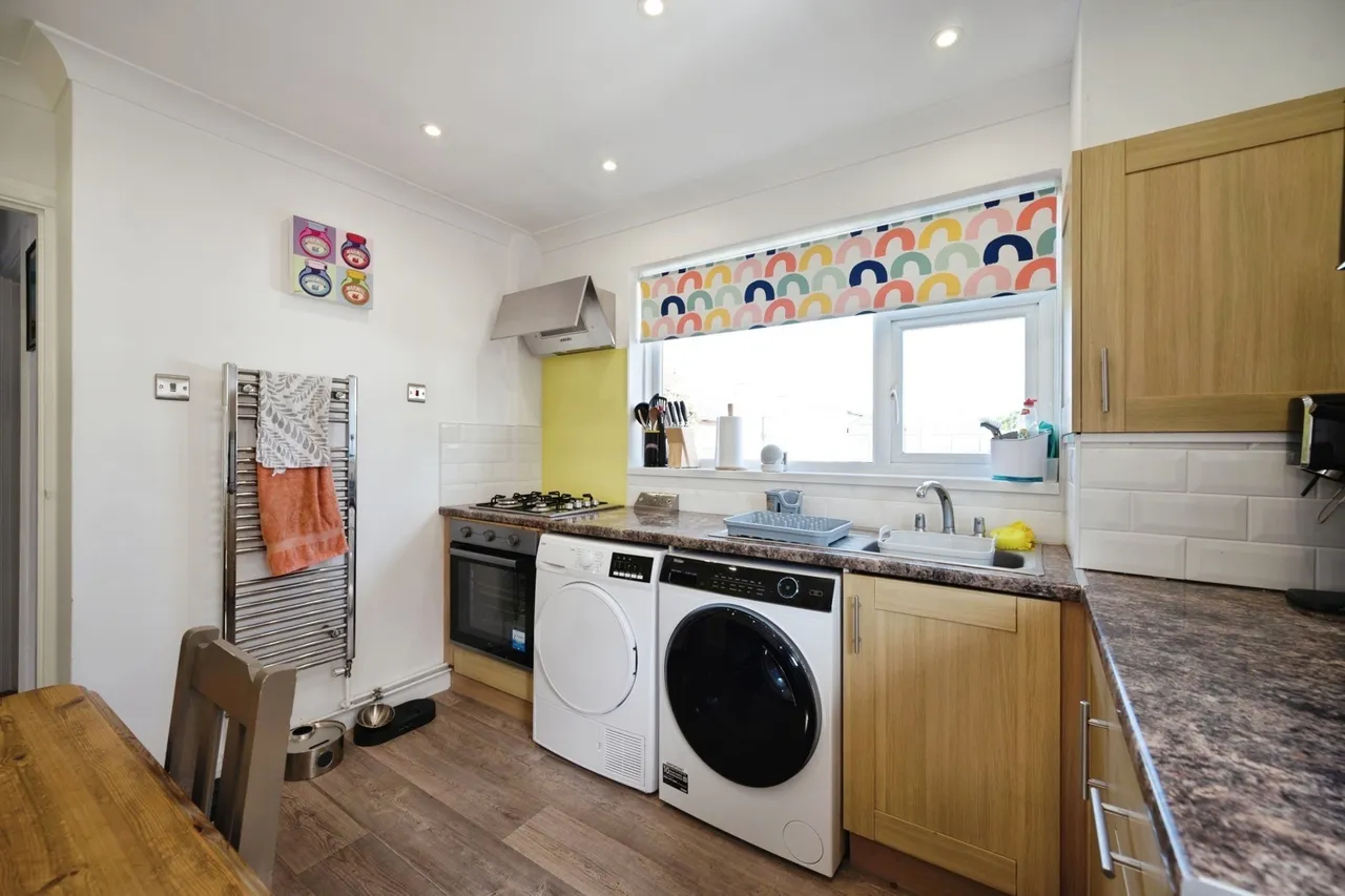 Oakwood Road, Hayling Island, PO11, photo 5