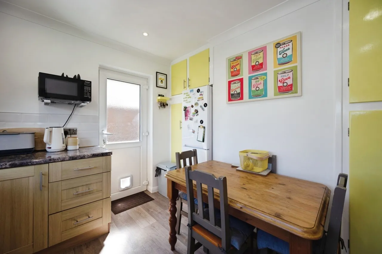 Oakwood Road, Hayling Island, PO11, photo 12
