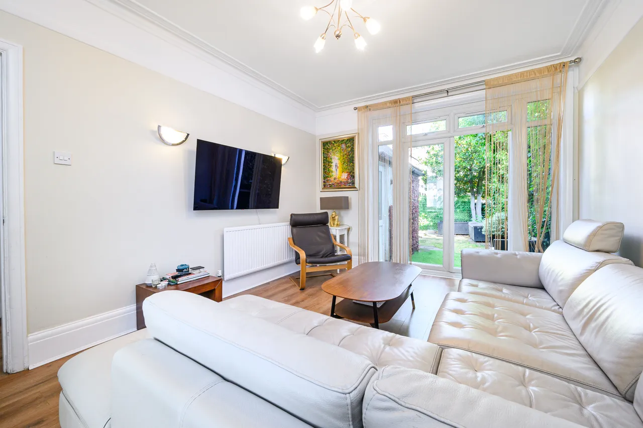 8 Powis Gardens, London, photo 4