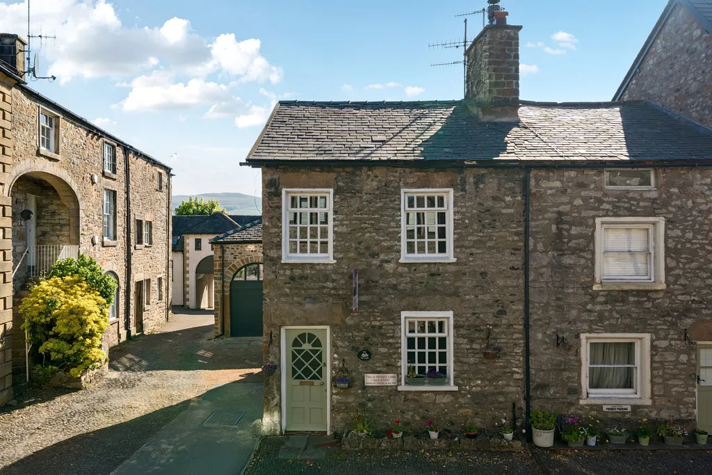3 bed house for sale, Main Street, Kirkby Lonsdale, LA6
