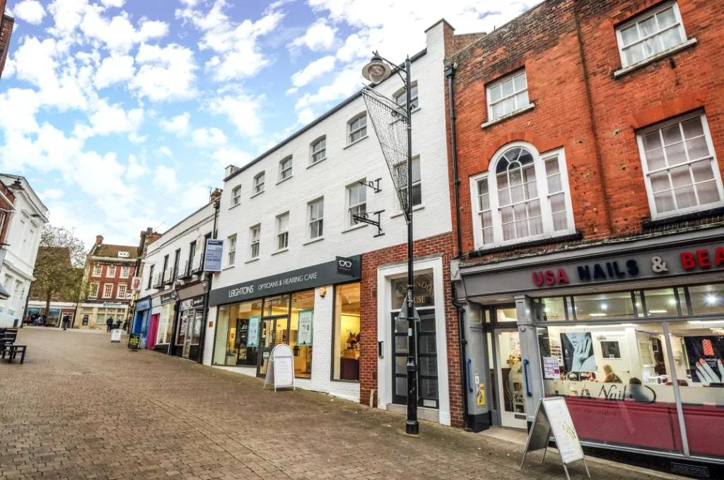1 bed flat for sale — Clarendon House, Church Street, Basingstoke, RG21