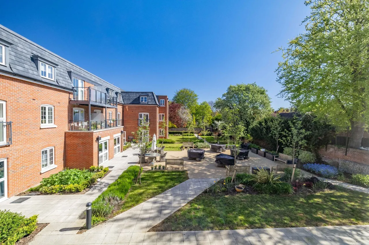 1 bed flat for sale, New Dover Road, Canterbury, CT1