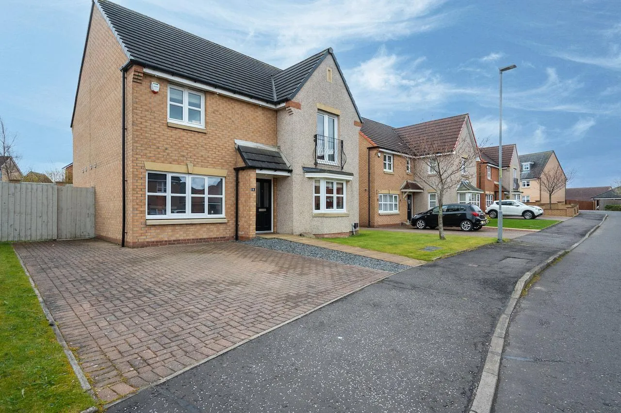 Cairncross Place, Coatbridge, ML5 2FA, photo 2