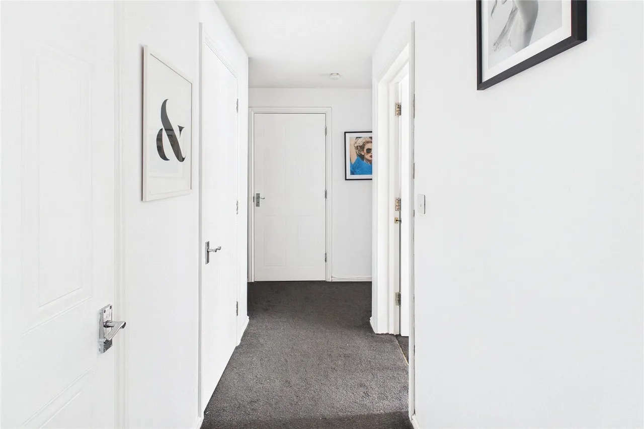 Streatham High Road, London, SW16, photo 11