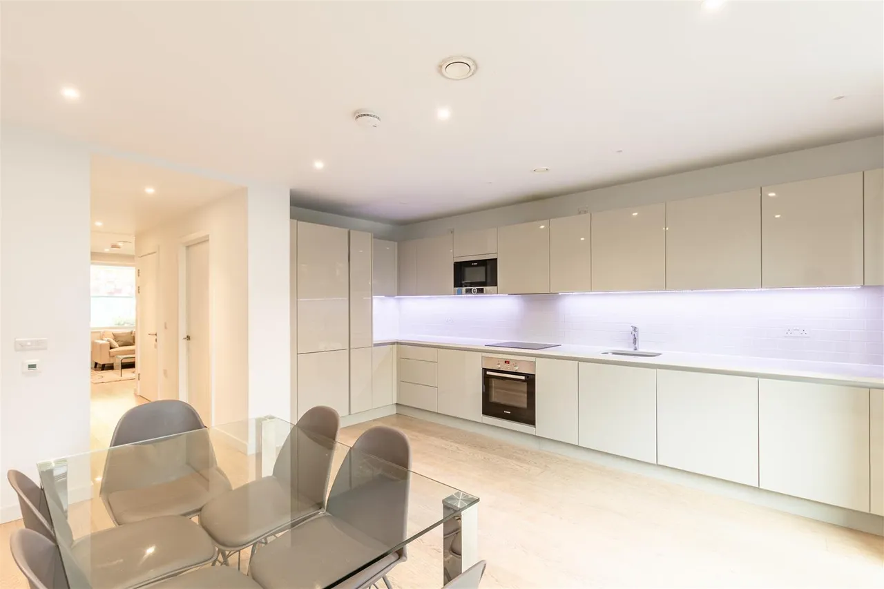 3 bed flat for sale — Heygate Street, London, SE17 1FQ