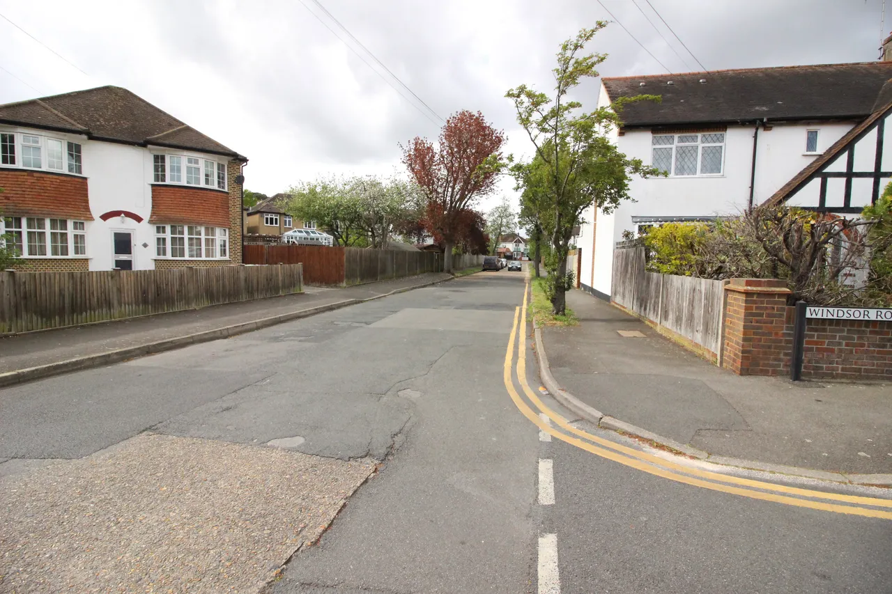 Donnington Road, WORCESTER PARK, Surrey, Worcester Park, KT48EL, photo 4