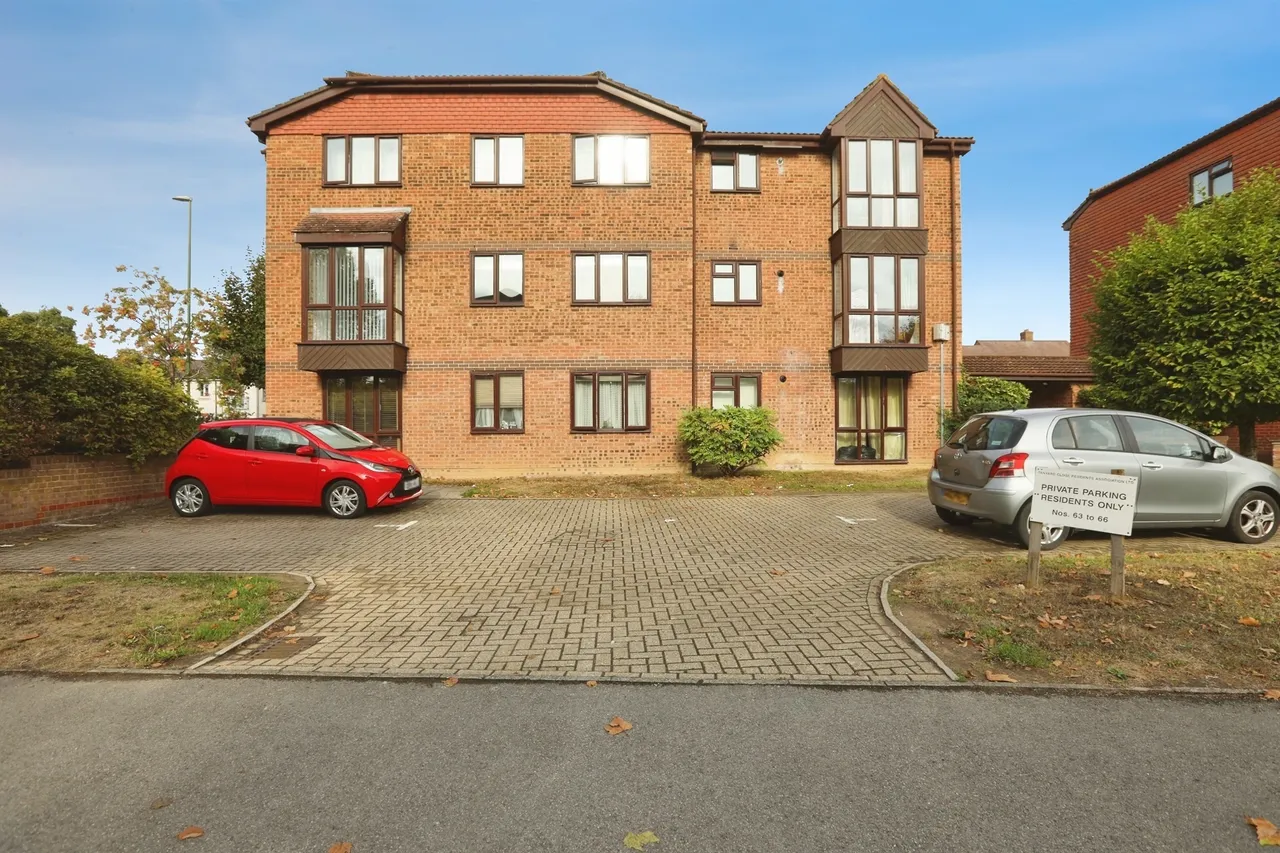 2 bed flat for sale — Tanyard Close, Horsham