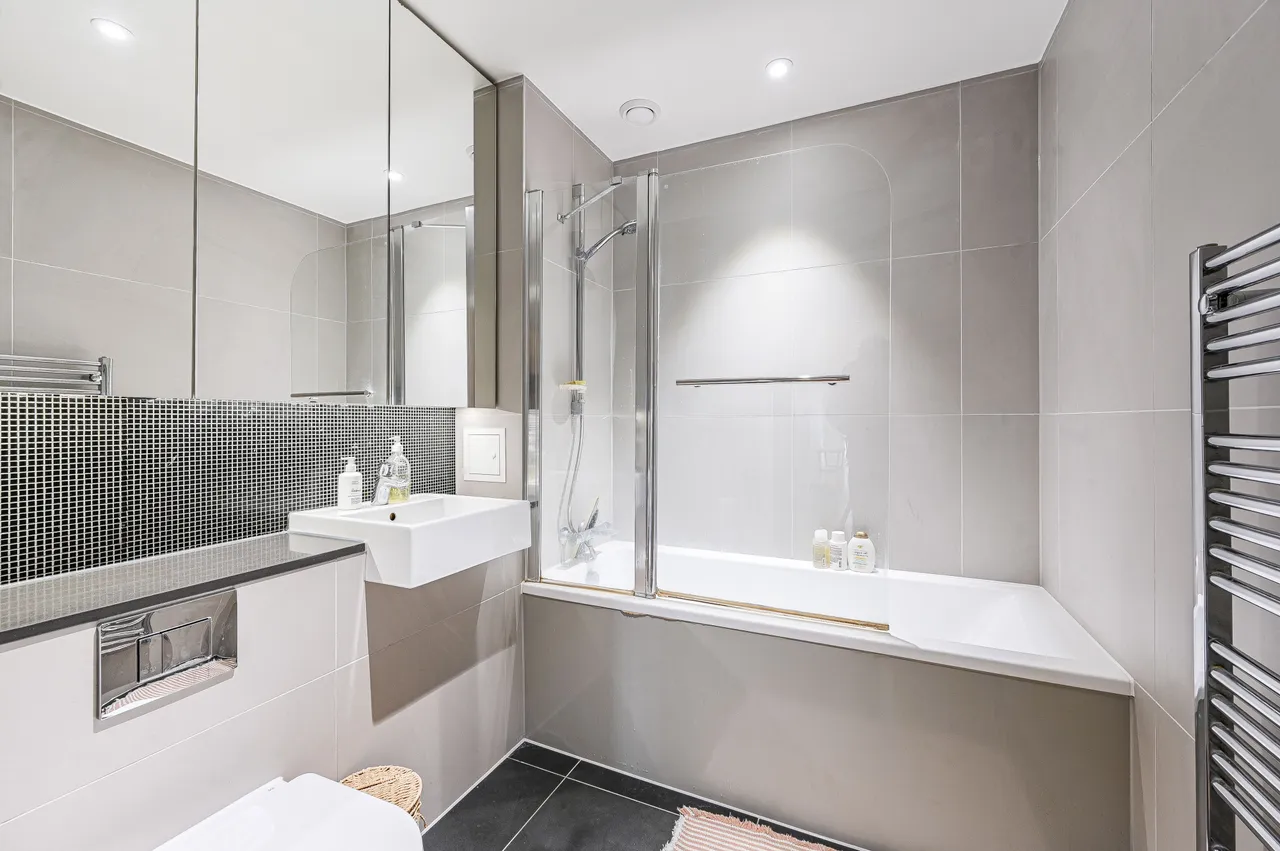 Flat 20, 22 John Harrison Way, London, photo 4