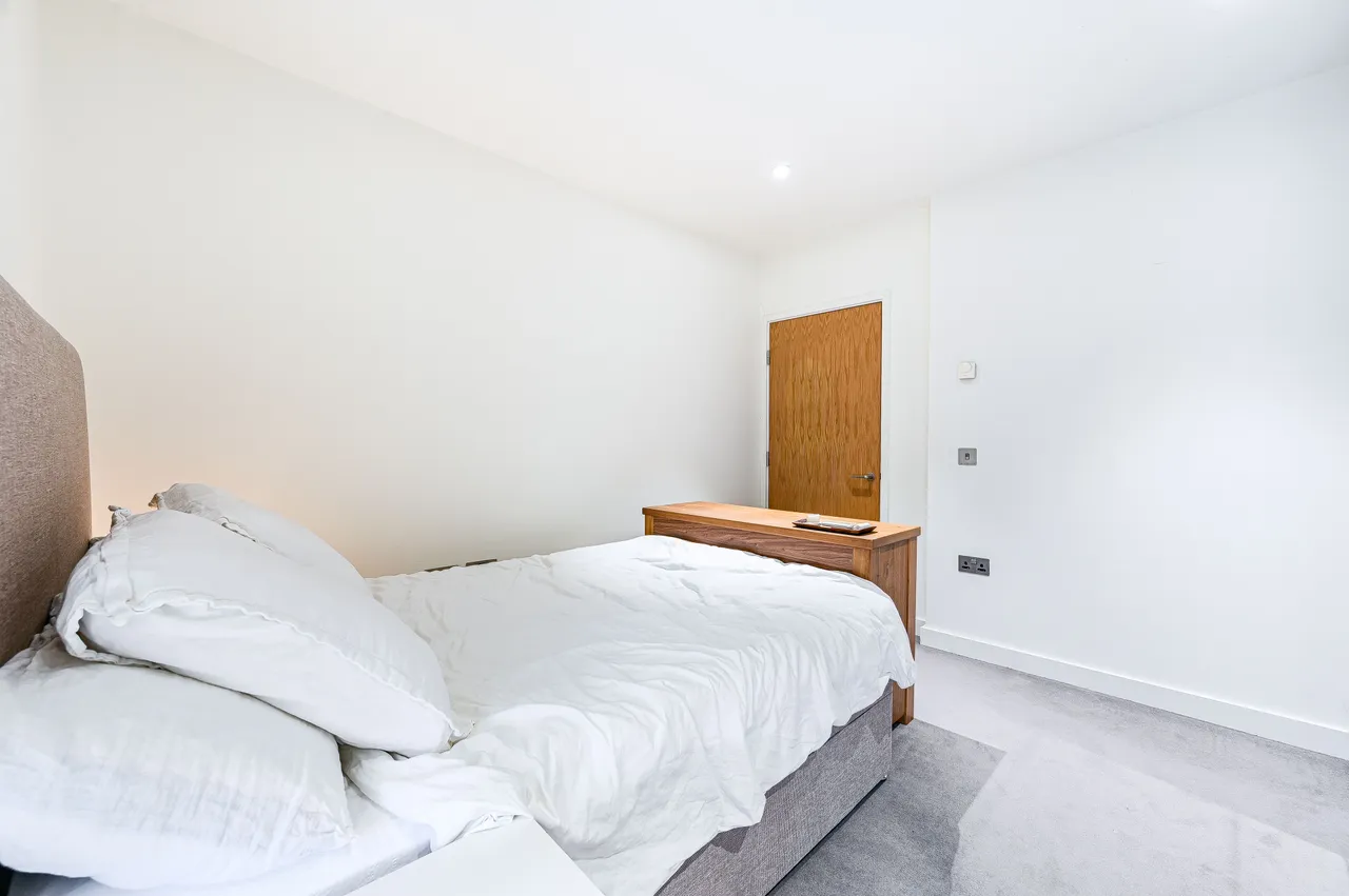 Flat 20, 22 John Harrison Way, London, photo 3