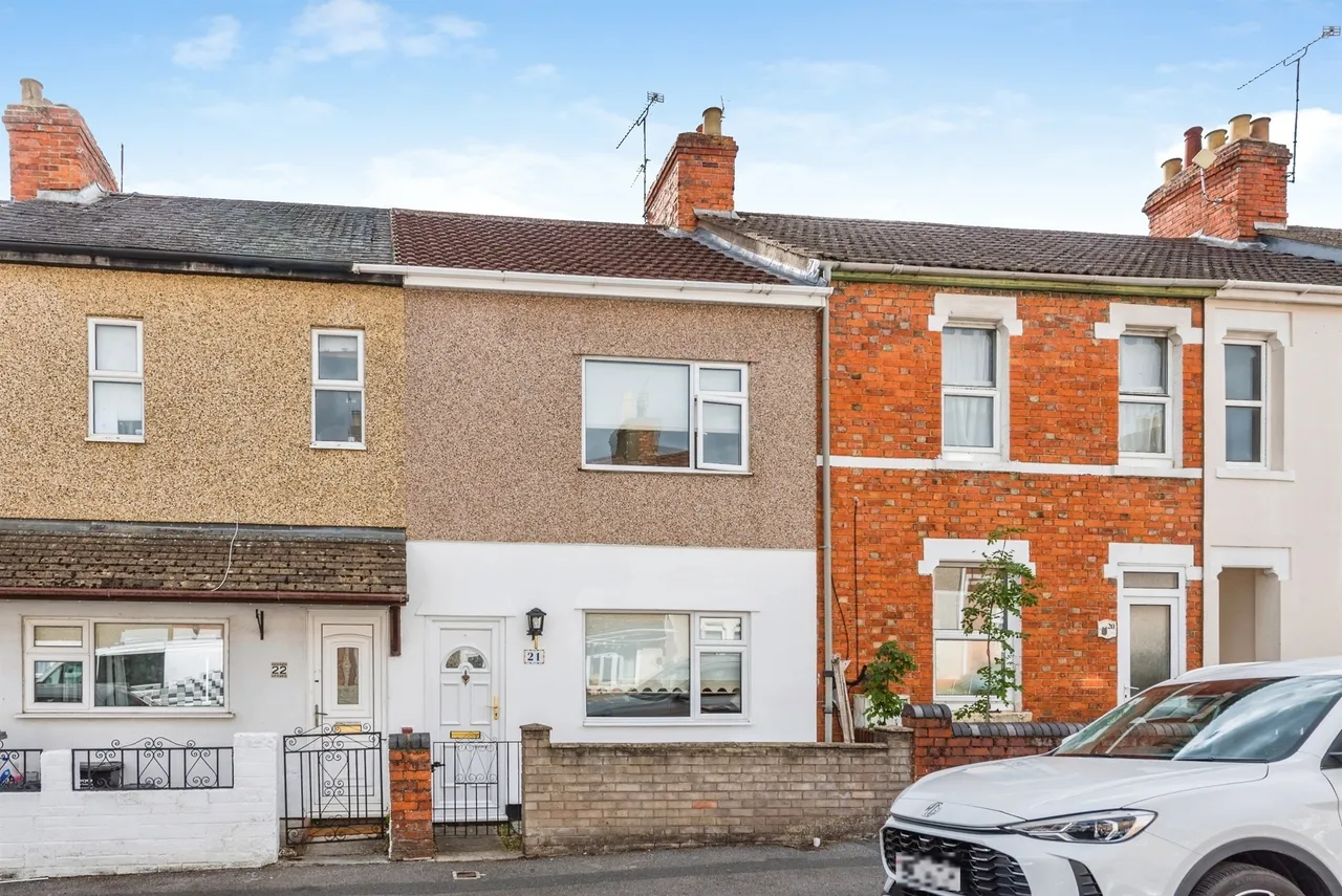 2 bed house for sale — Ford Street, Swindon