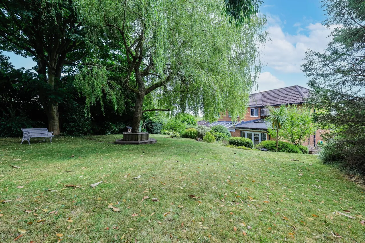 West End Close, Horsforth, LS18, photo 25