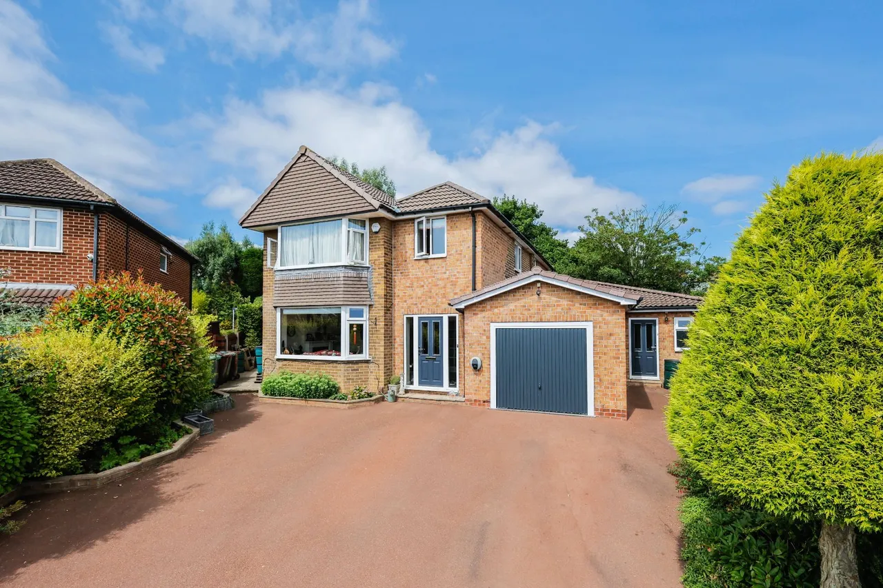 6 bed house for sale, West End Close, Horsforth, LS18
