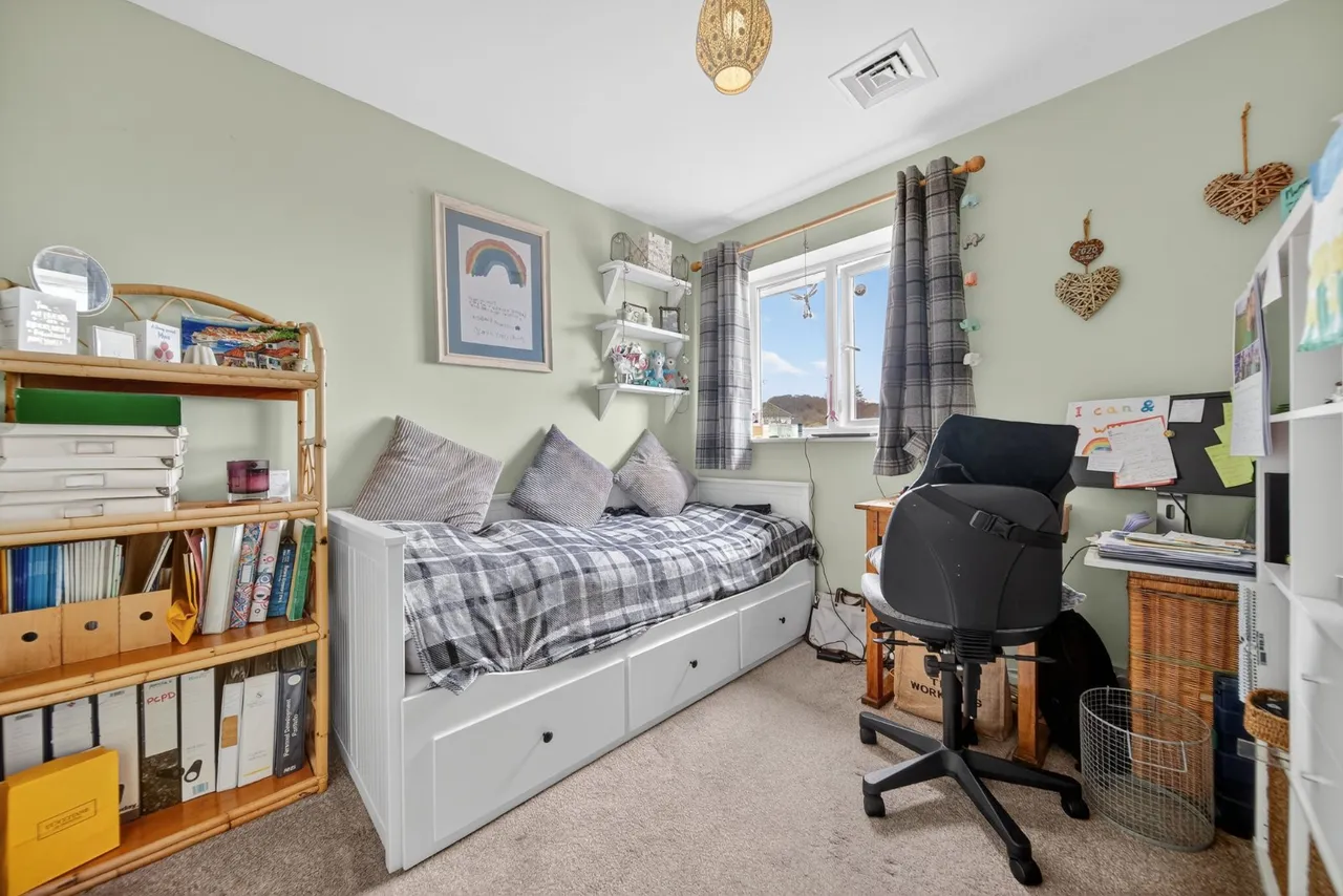 West End Close, Horsforth, LS18, photo 14