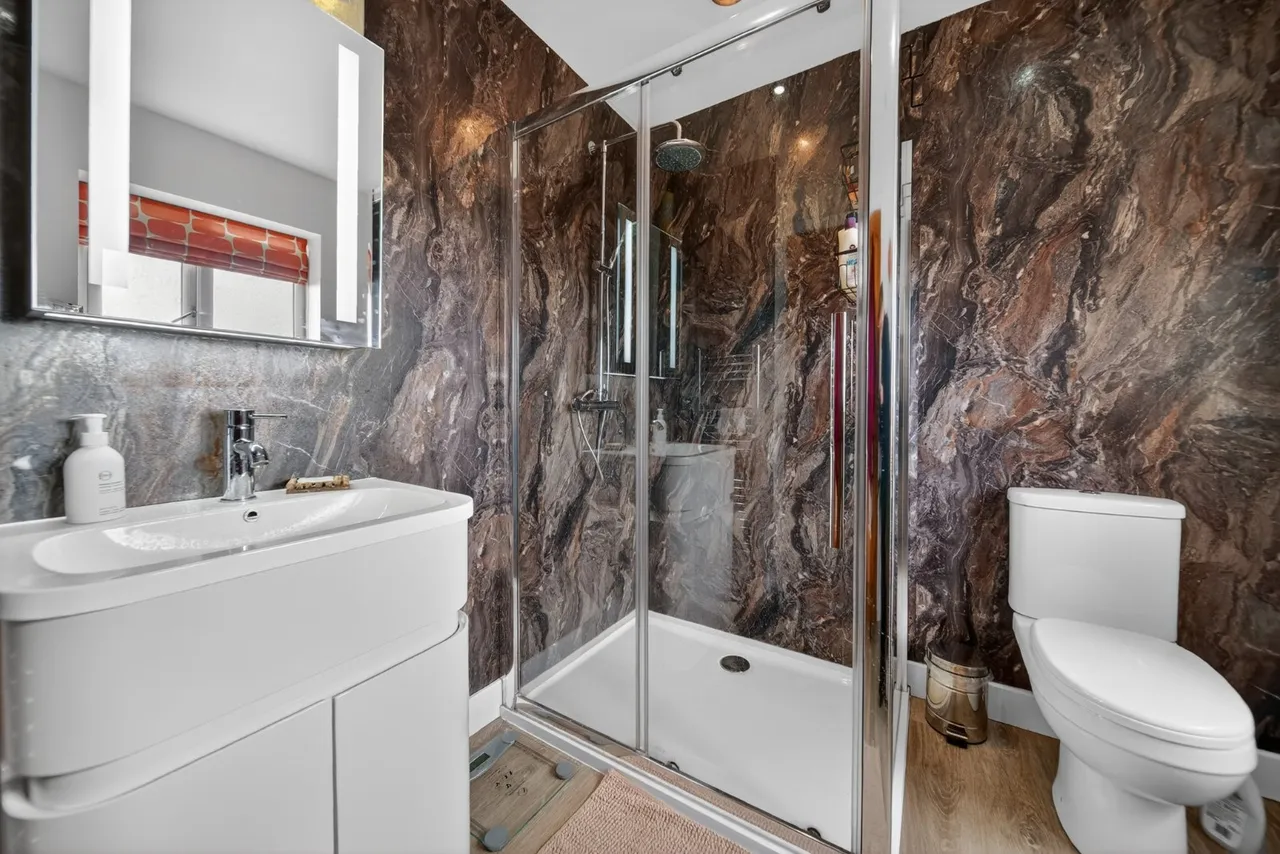 West End Close, Horsforth, LS18, photo 13