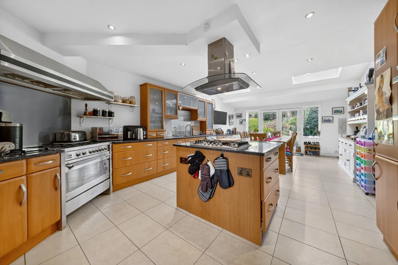 West End Close, Horsforth, LS18, photo 2